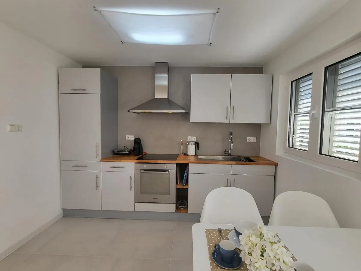 Modern Apartment Tara With Parking Malinska Croatia