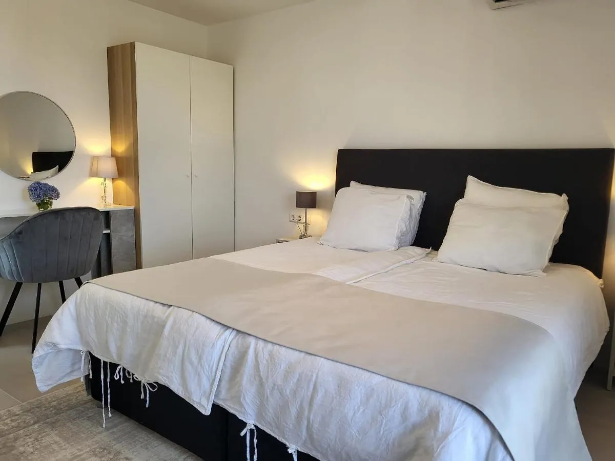 Modern Apartment Tara With Parking مالينسكا