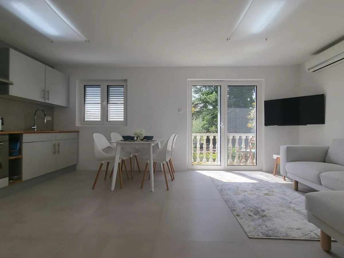 Modern Apartment Tara With Parking Malinska Croatia